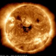 NASA捕捉到“太阳的微笑”,有可能导