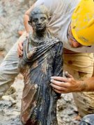 意大利挖出大量2300年前青铜器,后来